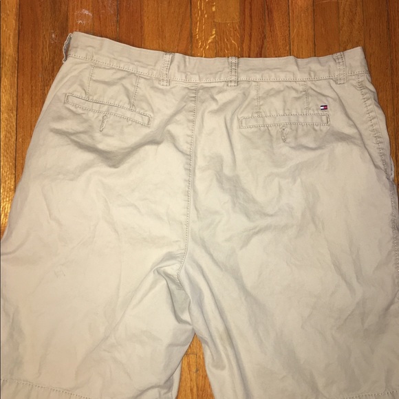 Men’s Size 36 Tommy Hilfiger Khaki Shorts - Picture 3 of 4
